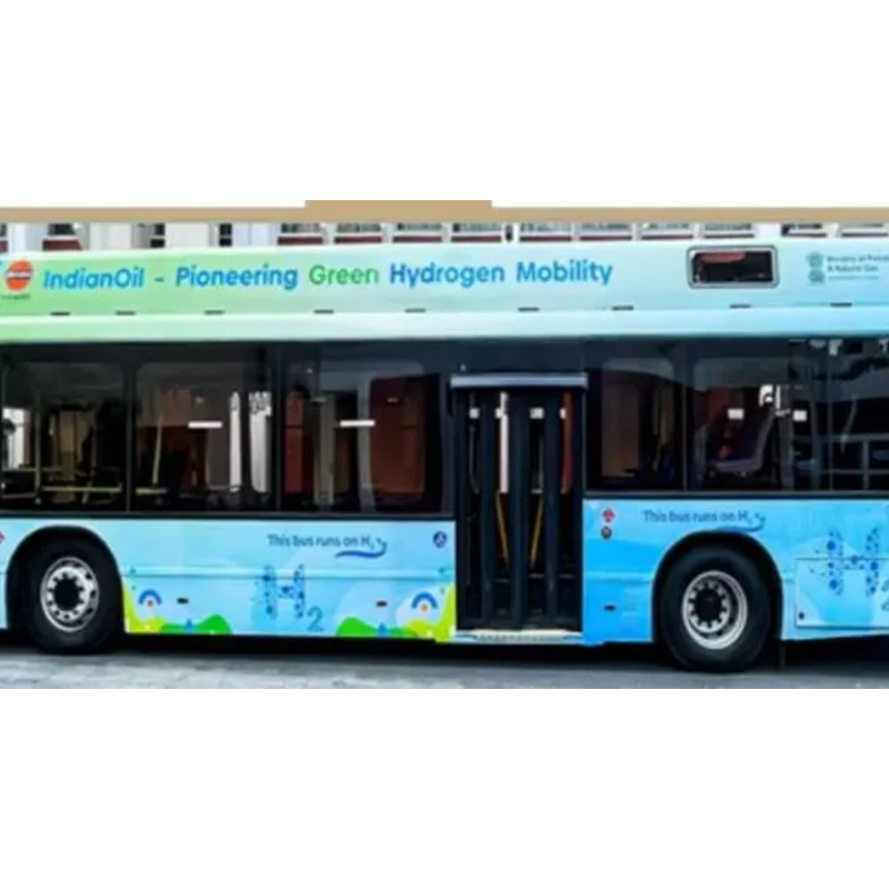 Ministři Unie se účastní sjezdu prvního ekologického autobusu s vodíkovými palivovými články v Indii