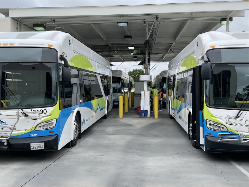 Foothill Transit dosáhl nového maxima v účinnosti tankování: 19,1 kg vodíku za 6,5 ​​minuty